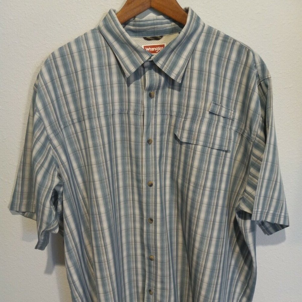 WRANGLER 2XL SHORT SLEEVE BUTTON DOWN UTILITY FISHING SHIRT BLUE SPREAD PLAID